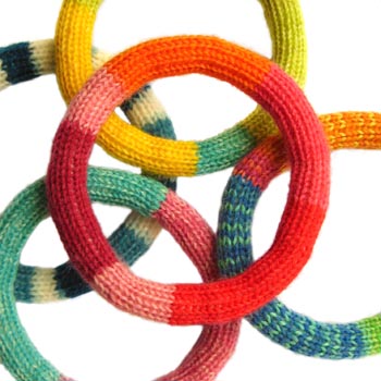 Seamless Bangle plain tube bracelet with a seamless join Free Knitting Pattern | Jewelry Knitting Patterns, many free patterns, at http://intheloopknitting.com/jewelry-knitting-patterns/