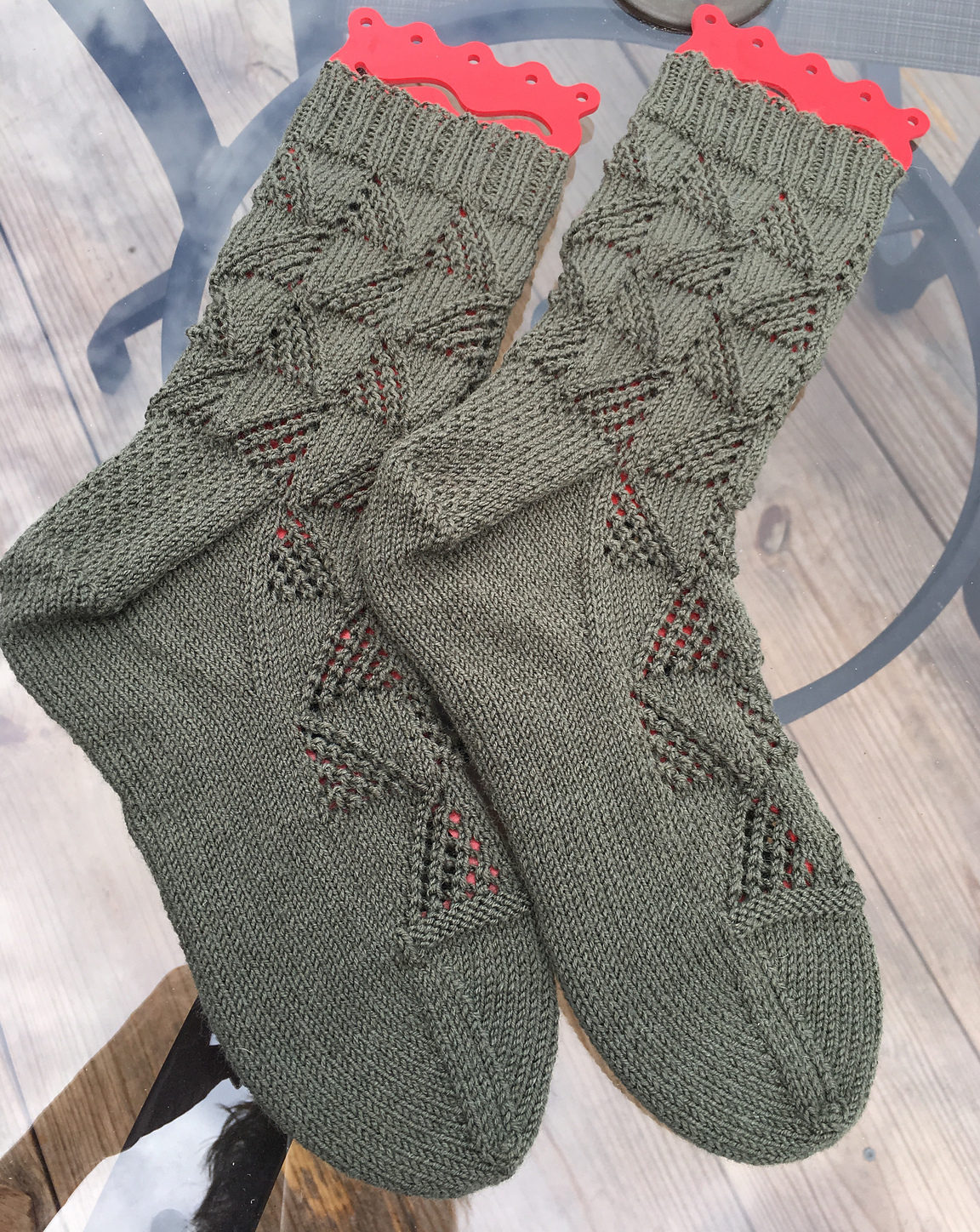 Free Knitting Pattern for Shark Fin Socks