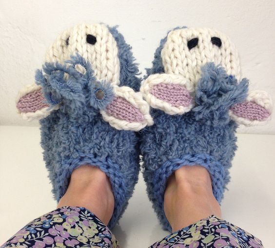 Free knitting pattern for Sheep Slippers in super bulky yarn