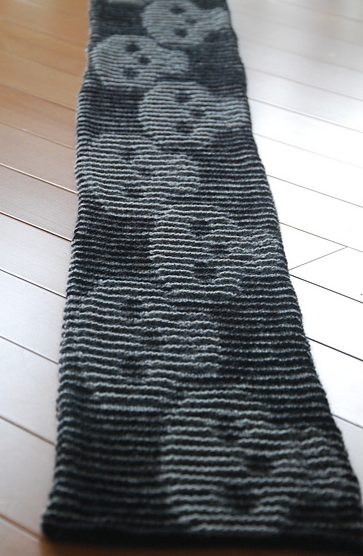 Free knitting pattern for Skull Illusion Scarf