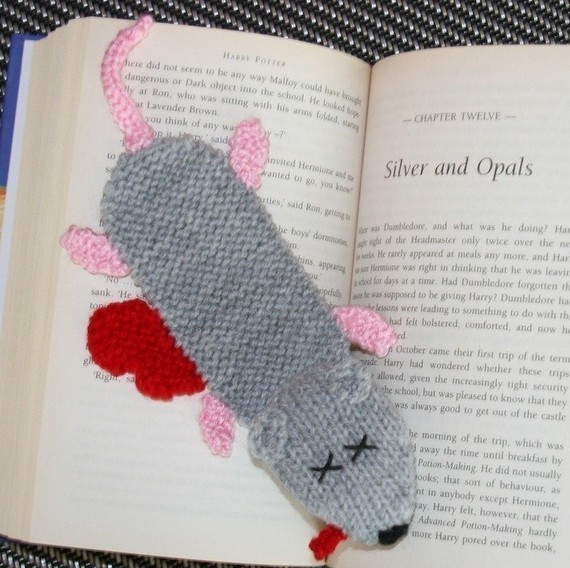 Knitting pattern for Squashed Rat Bookmark
