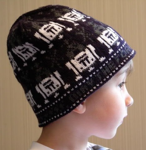 Free knitting pattern for R2D2 beanie hat and more Star Wars inspired knitting patterns