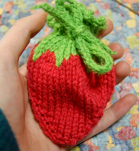 Free knitting pattern for Fruit Pouch strawberry bitty bag