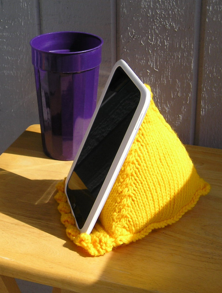 Knitting Pattern for Tablet Stand