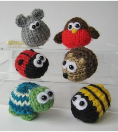 Knitting patterns for Teeny Animals including mouse, robin, ladybug, hedgehog, turtle, and bee