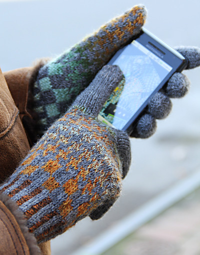 Free knitting mattern for Teknik touchscreen gloves with conductive thread and more device knitting patterns