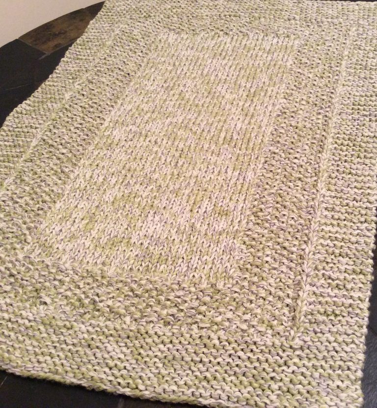 Durable Country Knitted Rug [FREE Knitting Pattern]