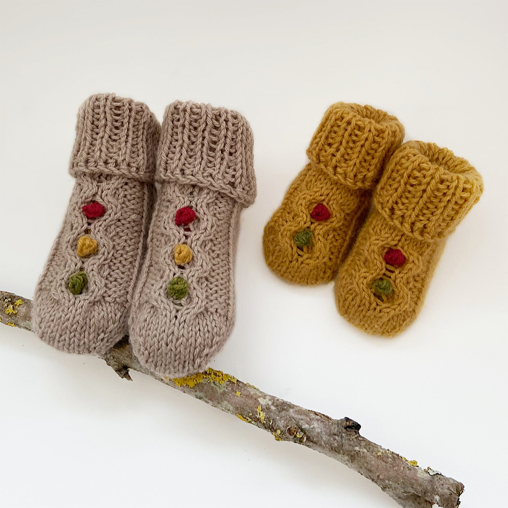 Traffic light baby socks Knitting Pattern