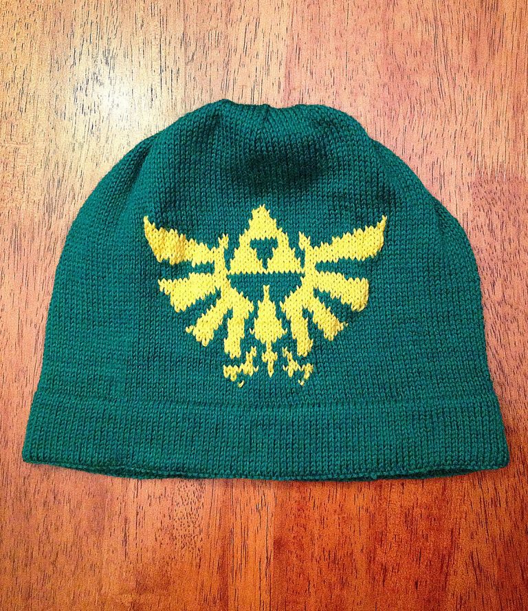 Free knitting pattern for Legend of Zelda Tri-Force Skullcap