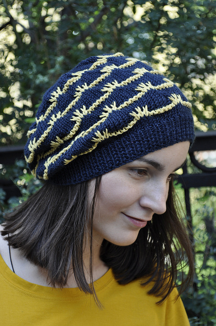 Free knitting pattern for Windsor Hat two color slouchy beanie