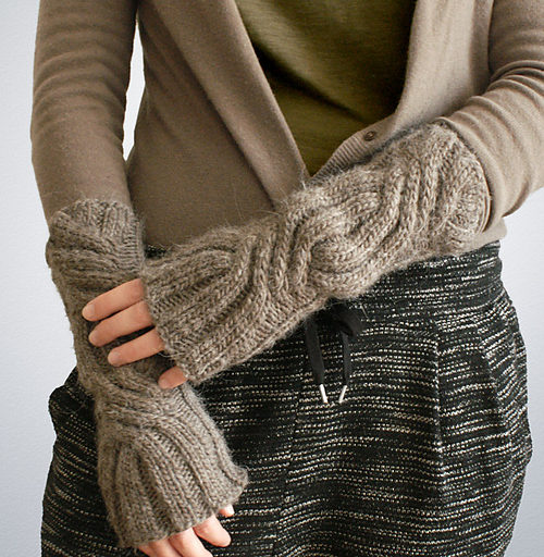 Free knitting pattern for Wood Garlic Gauntlets