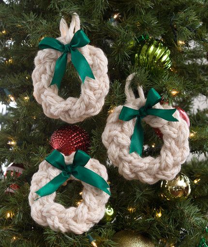 Free knitting pattern for Wreath Ornaments and more Christmas Decoration knittingpatterns