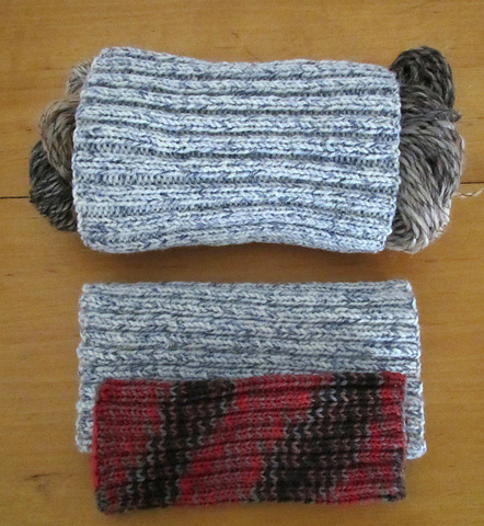 Free knitting pattern for Yarn Skein Sleeve Cozy