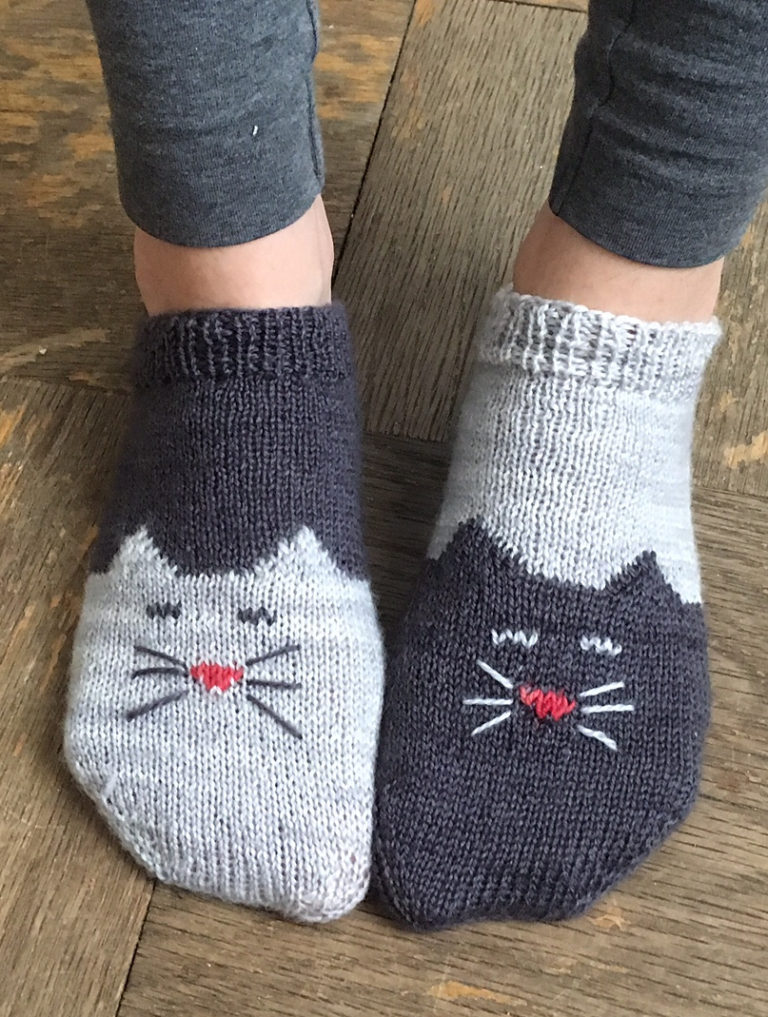 Free Knitting Pattern for Yinyang Kitty Socks