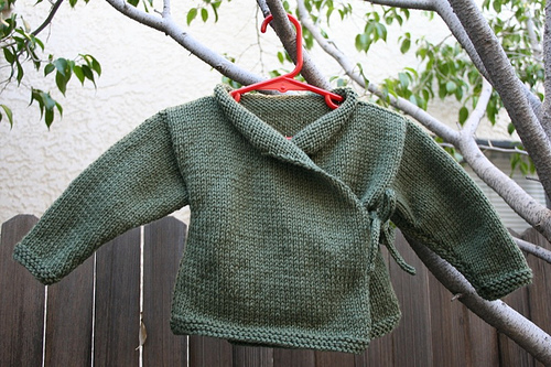 Free knitting pattern for Baby Yoda sweater and more Star Wars knitting patterns