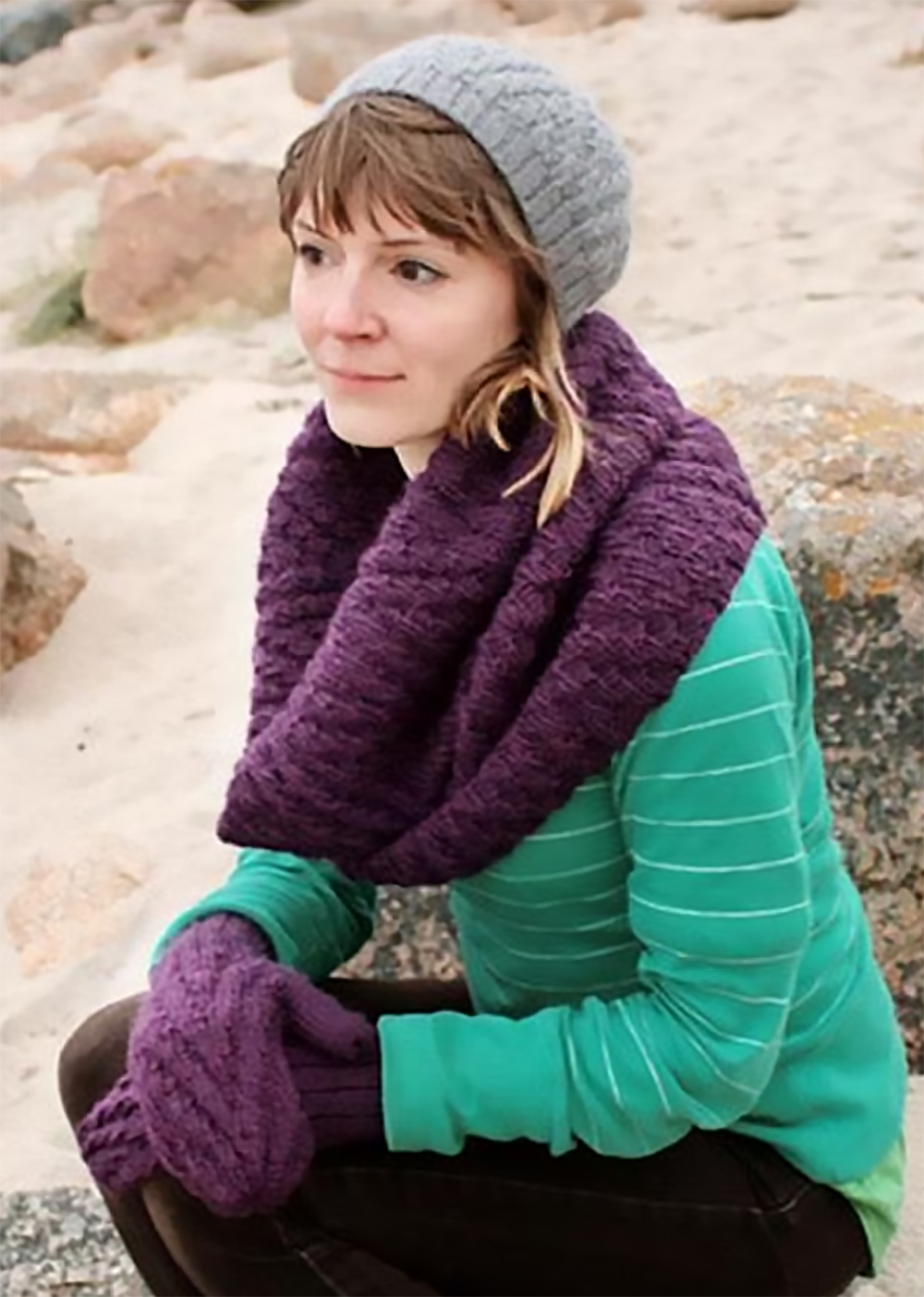 Zigzag Hat, Mittens and Cowl Set Knitting Patterns