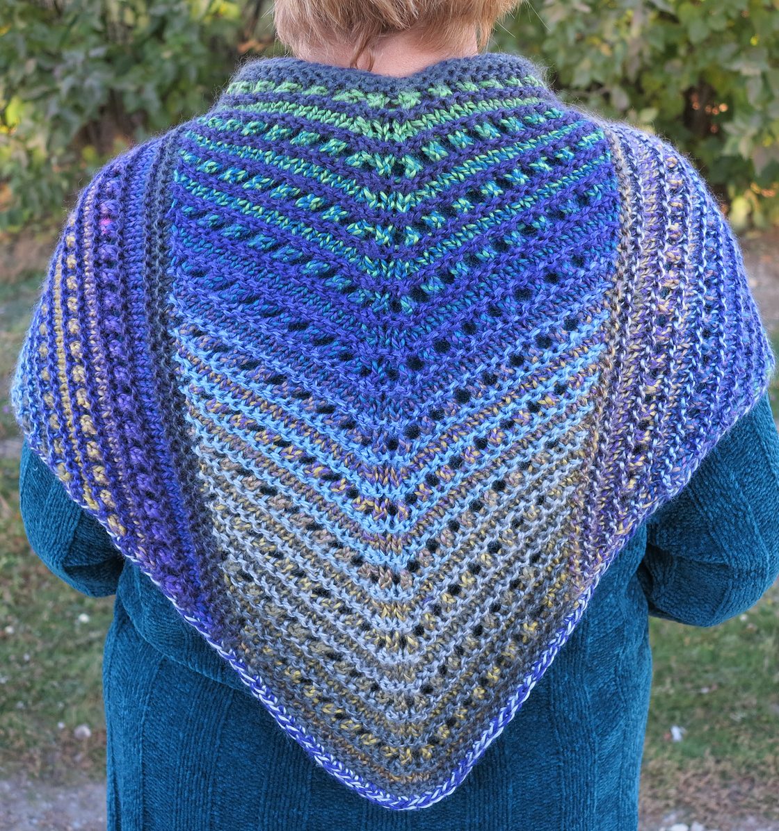 Easy Knit Triangle Shawl Pattern Free - Easy Shawl Knitting Patterns ...